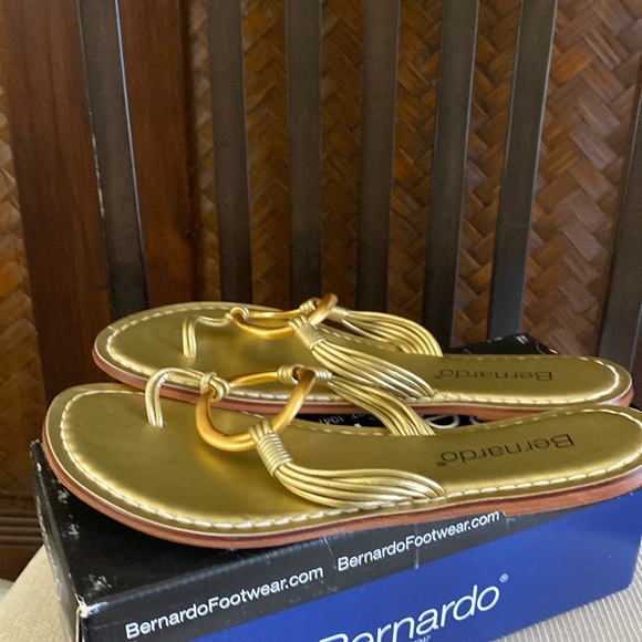 BERNARDO - ***RARE***Medieval Nappa Gold 12M NWT - Picture 3 of 9